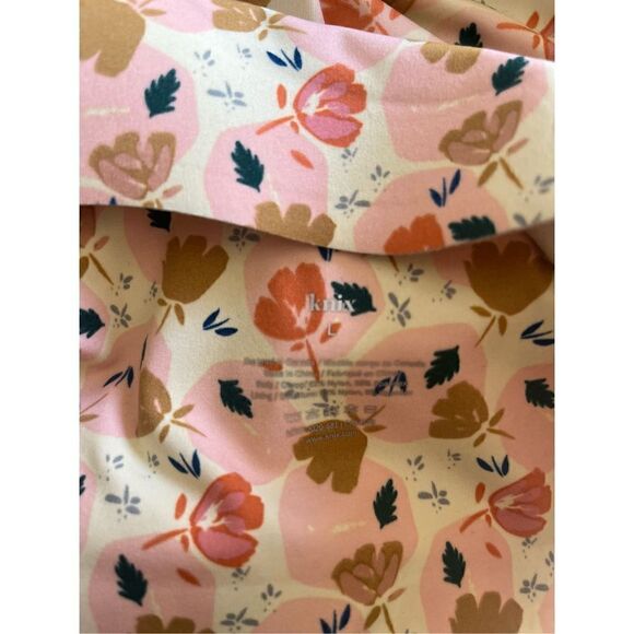 Knix LuxeLift Wireless Seamless Pullover Peach Floral Bra‎ - Picture 3 of 4